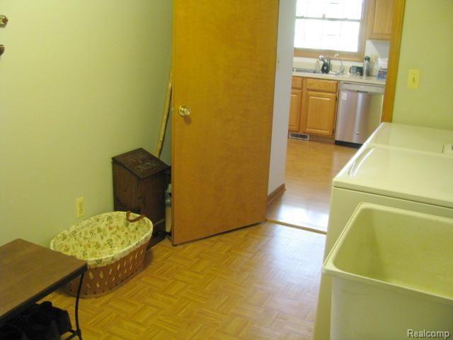 75695 Peters Drive Romeo, MI 48065 - Photo 32 of 40 #32 Laundry-Mud Room.jpg