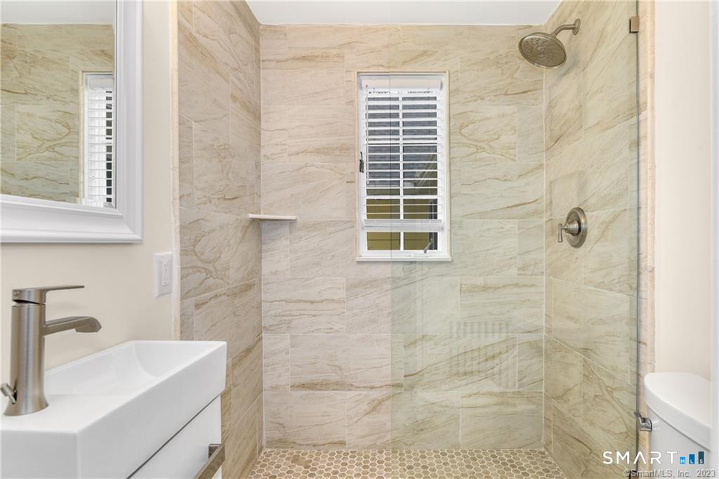 792 Smith Ridge Road New Canaan, CT 06840 - Photo 21 of 40 Full Bathroom