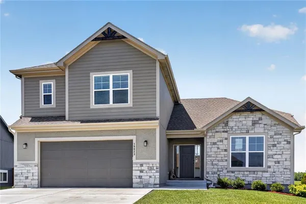 $449,000 | 15623 Lakeside Drive, Basehor, KS 66007