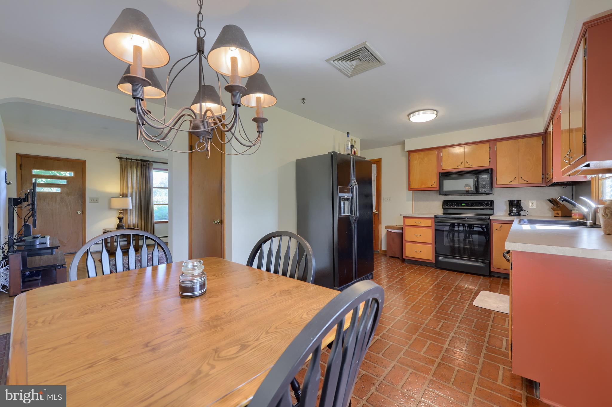 864 Sunnyside Road York, PA 17408 - Photo 11 of 35 Gallery Image 11