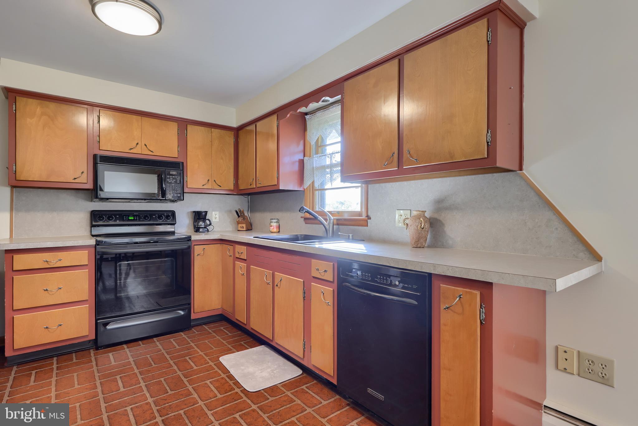864 Sunnyside Road York, PA 17408 - Photo 12 of 35 Gallery Image 12