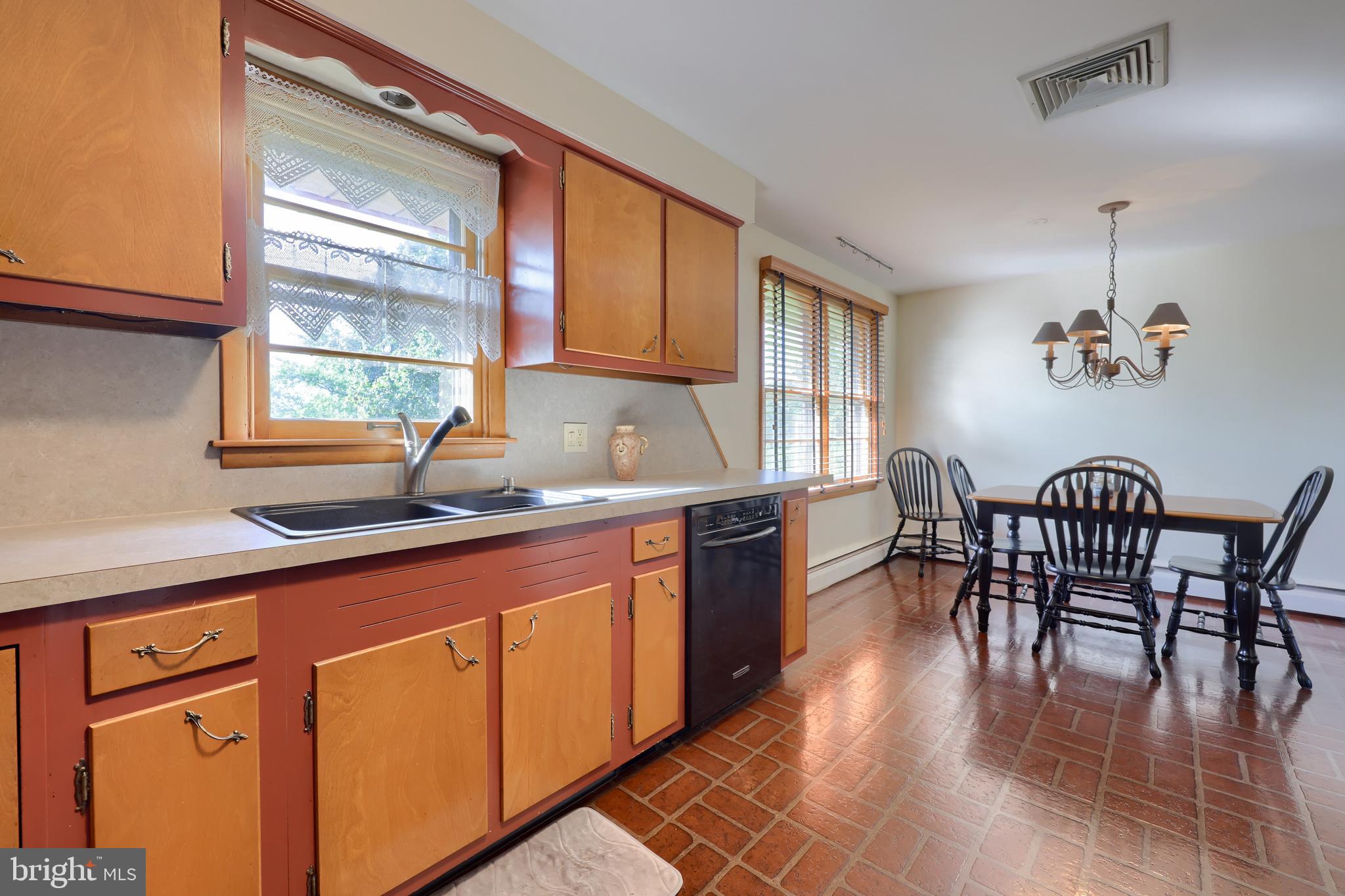 864 Sunnyside Road York, PA 17408 - Photo 14 of 35 Gallery Image 14