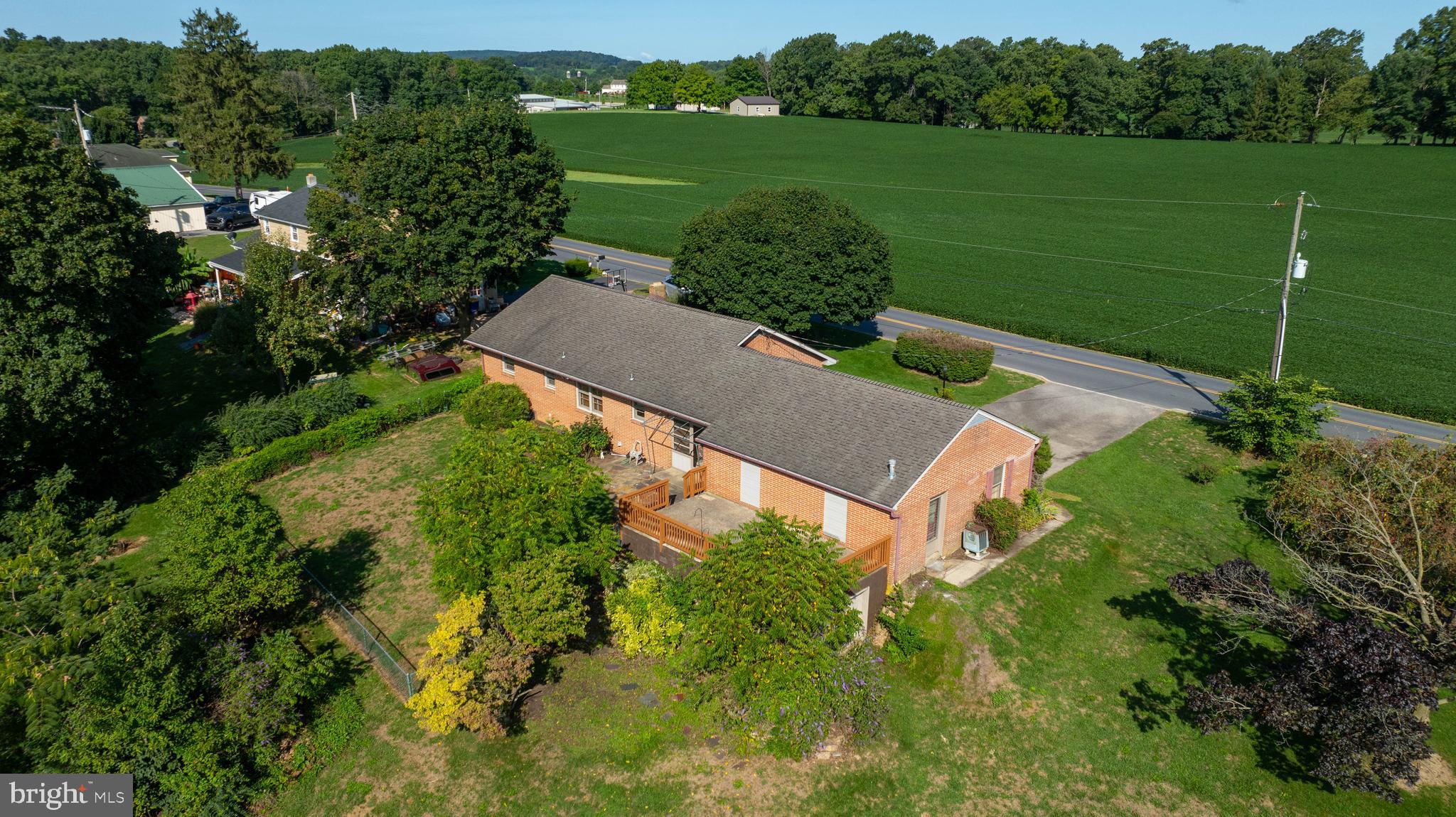 864 Sunnyside Road York, PA 17408 - Photo 4 of 35 Gallery Image 4