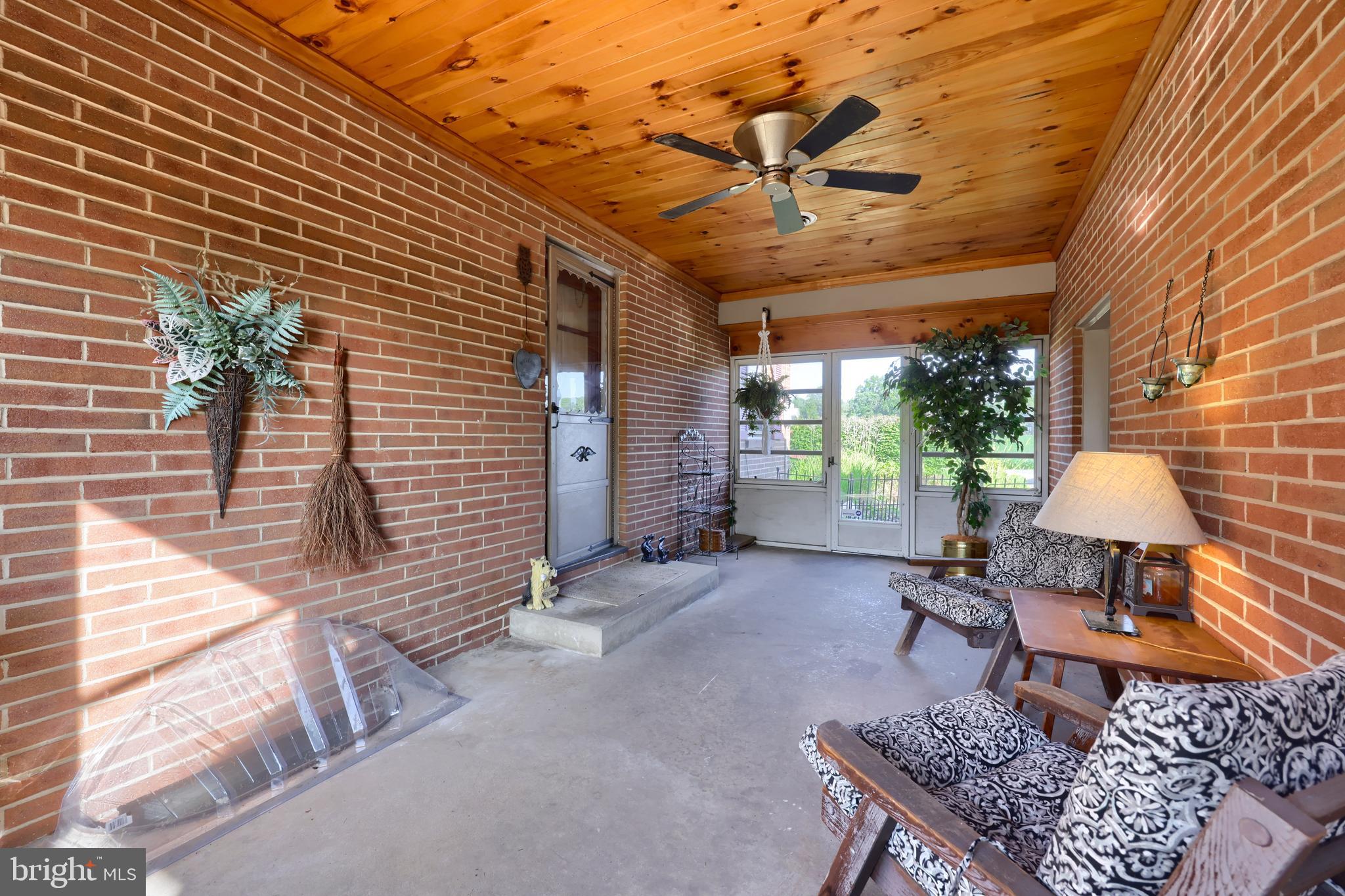 864 Sunnyside Road York, PA 17408 - Photo 6 of 35 Gallery Image 6