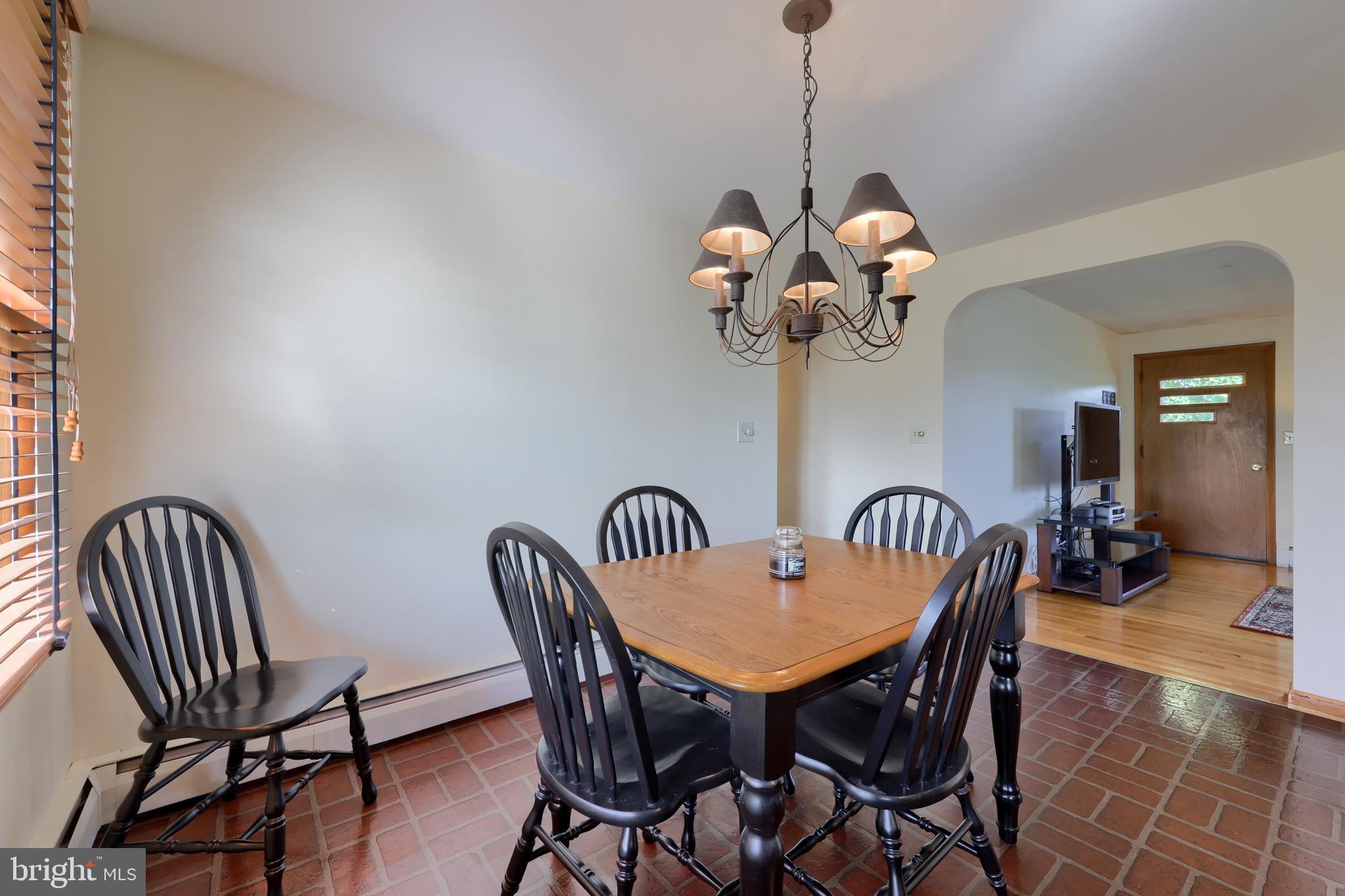 864 Sunnyside Road York, PA 17408 - Photo 10 of 35 Gallery Image 10