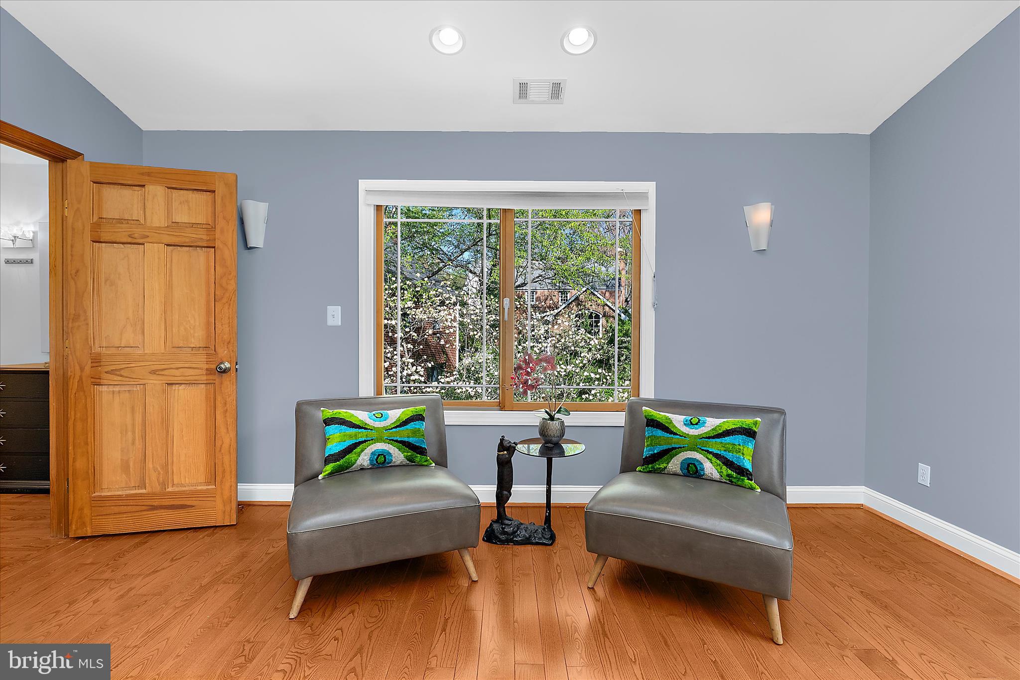 4717 Edgefield Road Bethesda, MD 20814 - Photo 29 of 85 Primary Bedroom Sitting Area
