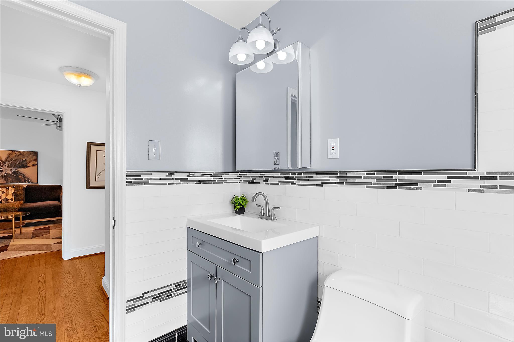 4717 Edgefield Road Bethesda, MD 20814 - Photo 37 of 85 Main Level Bath