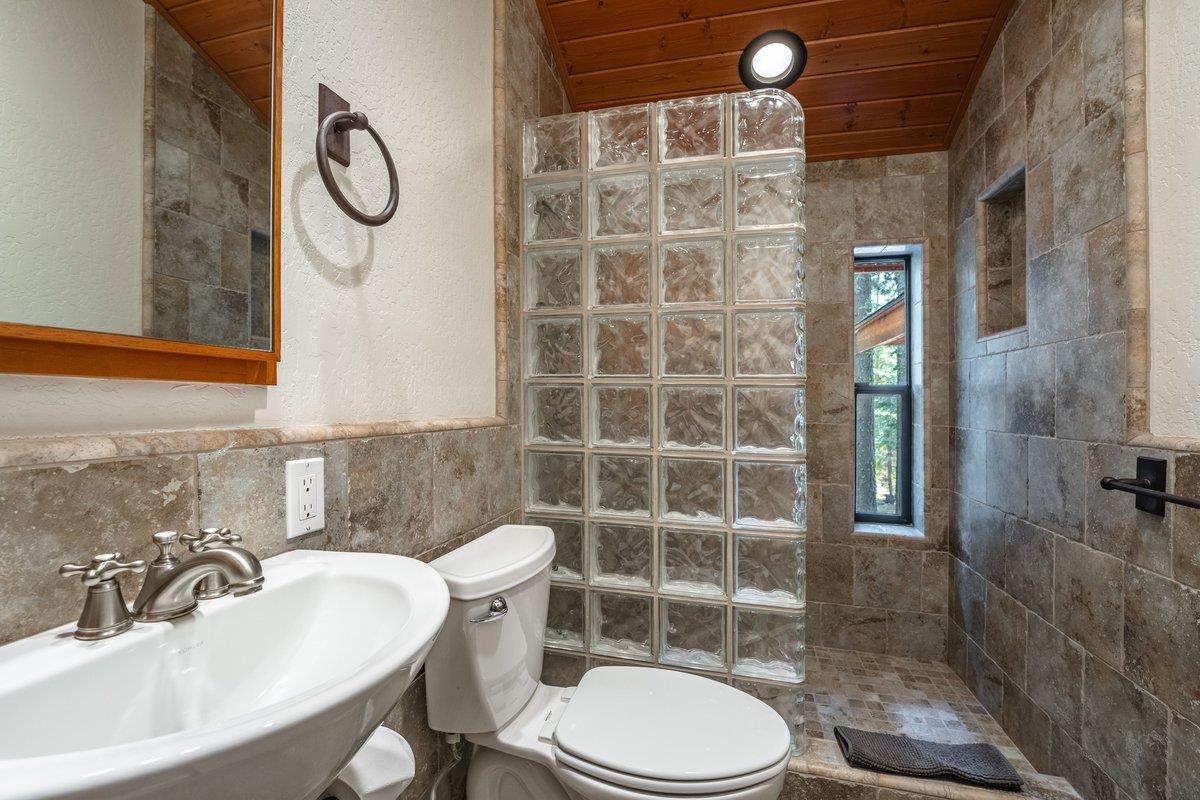 3502 Chamonix Road Homewood, CA 96141 - Photo 11 of 40 Primary Suite