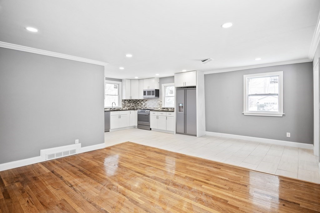 21 Selwyn Road Randolph, MA 02368 - Photo 2 of 13