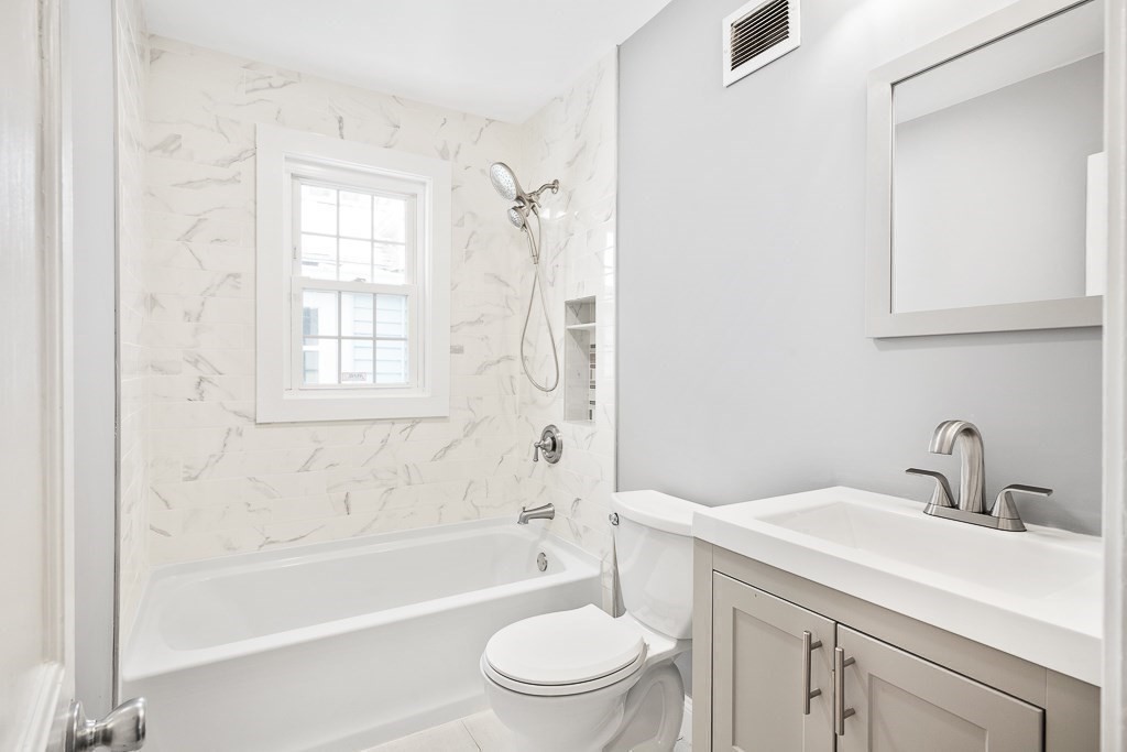 21 Selwyn Road Randolph, MA 02368 - Photo 3 of 13