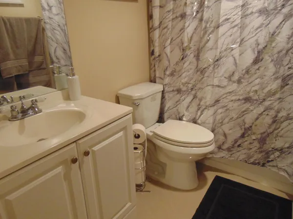 $1,600 | 3186 Via Poinciana, Unit 310, Lake Worth, FL 33467