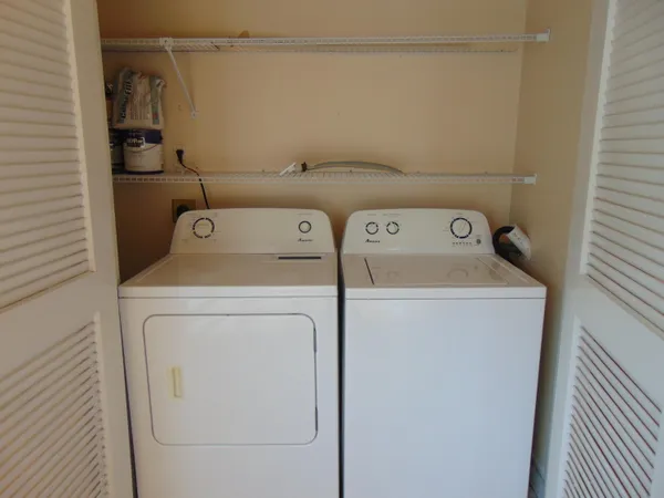 $1,600 | 3186 Via Poinciana, Unit 310, Lake Worth, FL 33467