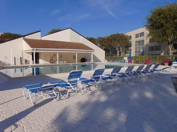$1,600 | 3186 Via Poinciana, Unit 310, Lake Worth, FL 33467