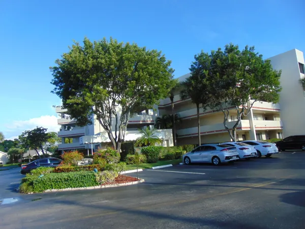 $1,600 | 3186 Via Poinciana, Unit 310, Lake Worth, FL 33467