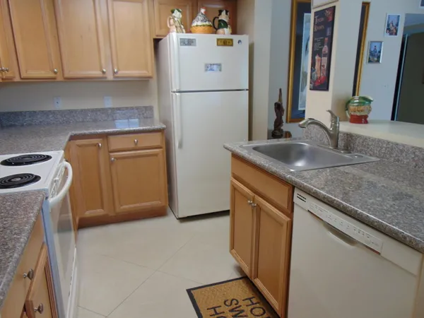 $1,600 | 3186 Via Poinciana, Unit 310, Lake Worth, FL 33467