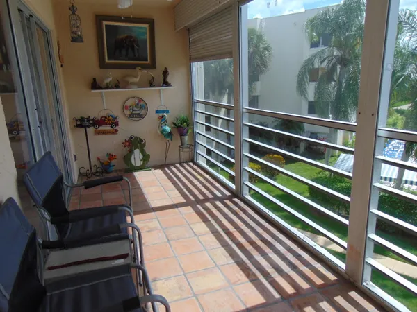 $1,600 | 3186 Via Poinciana, Unit 310, Lake Worth, FL 33467