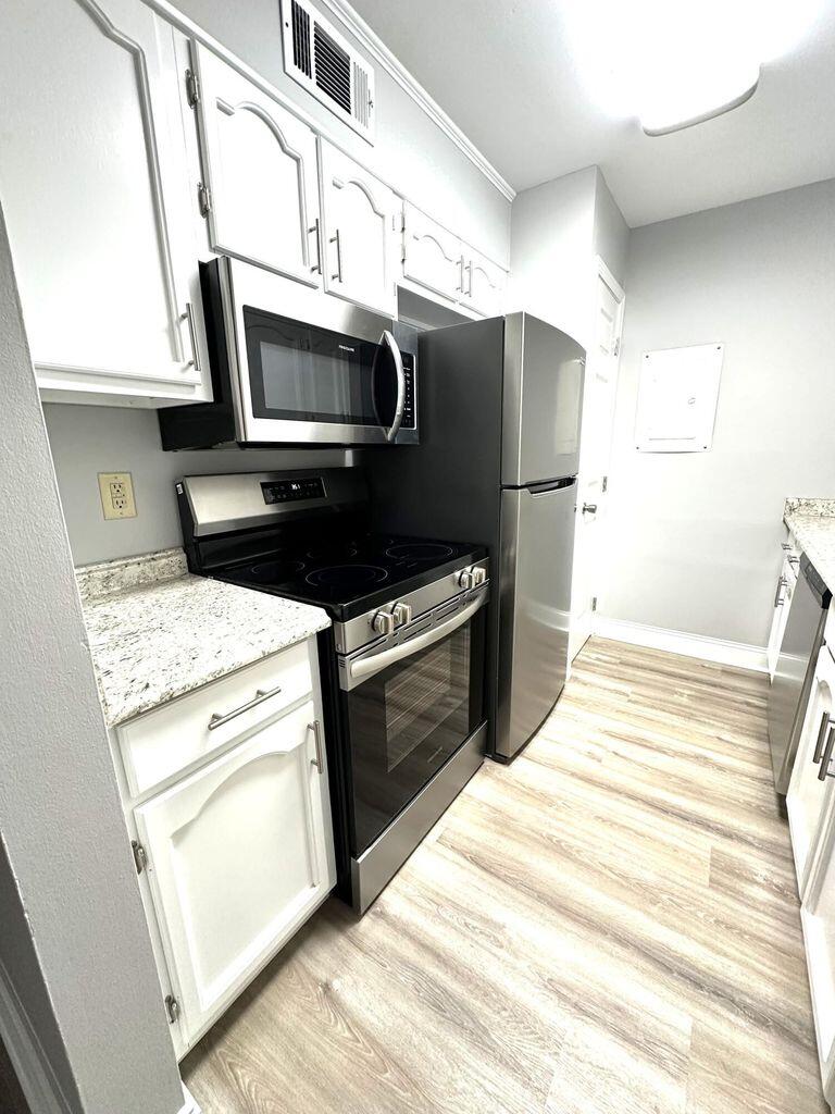 900 Mountain Creek Road, Unit K 143 Chattanooga, TN 37405 - Photo 4 of 9 Reno Kitchen