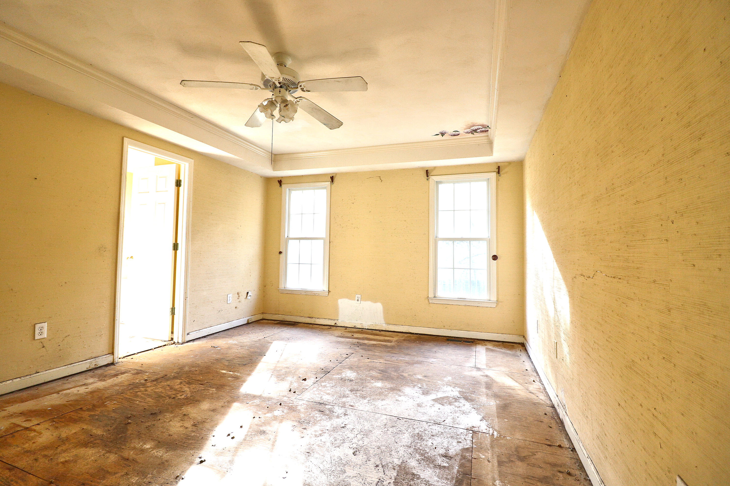 5630 Spring Meadow Drive Roanoke, VA 24018 - Photo 13 of 19 a view of an empty room with a window