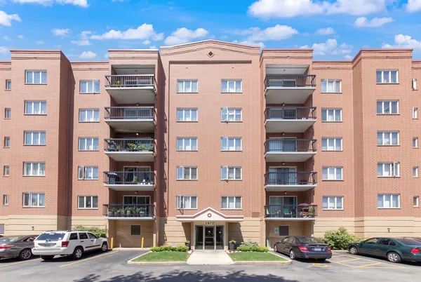 $285,000 | 1470 Jefferson Street, Unit 508, Des Plaines, IL 60016