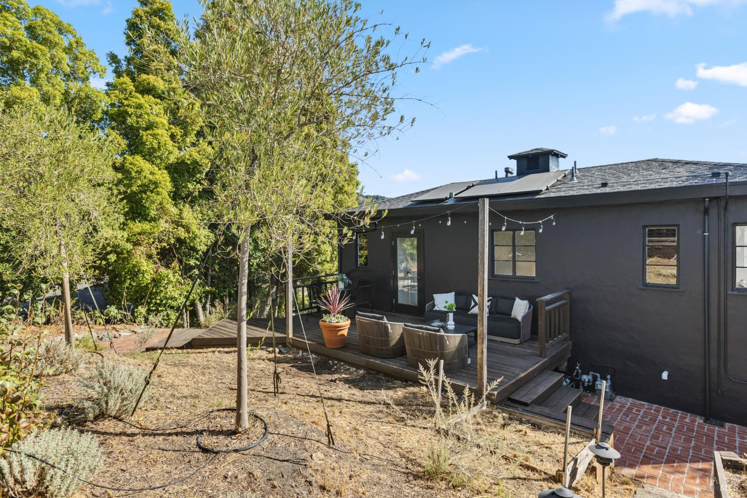 21 Marina Boulevard San Rafael, CA 94901 - Photo 23 of 38 a patio with table and chairs