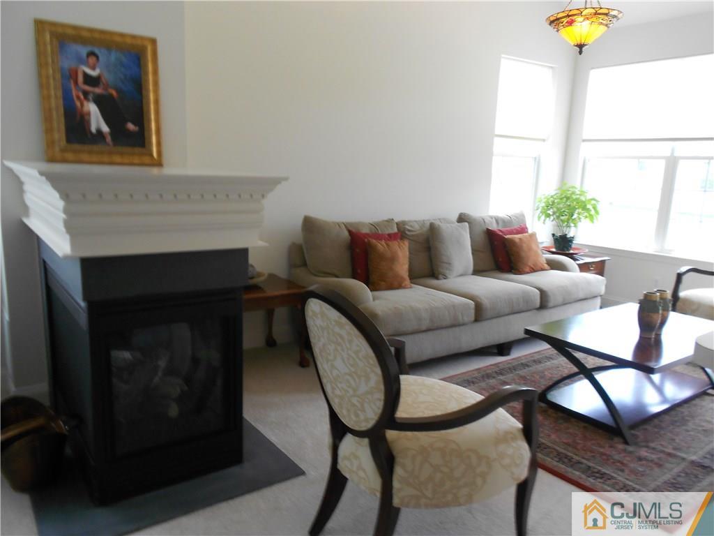 35 Pebble Creek Road Dayton, NJ 08810 - Photo 3 of 12 Gallery Image 3