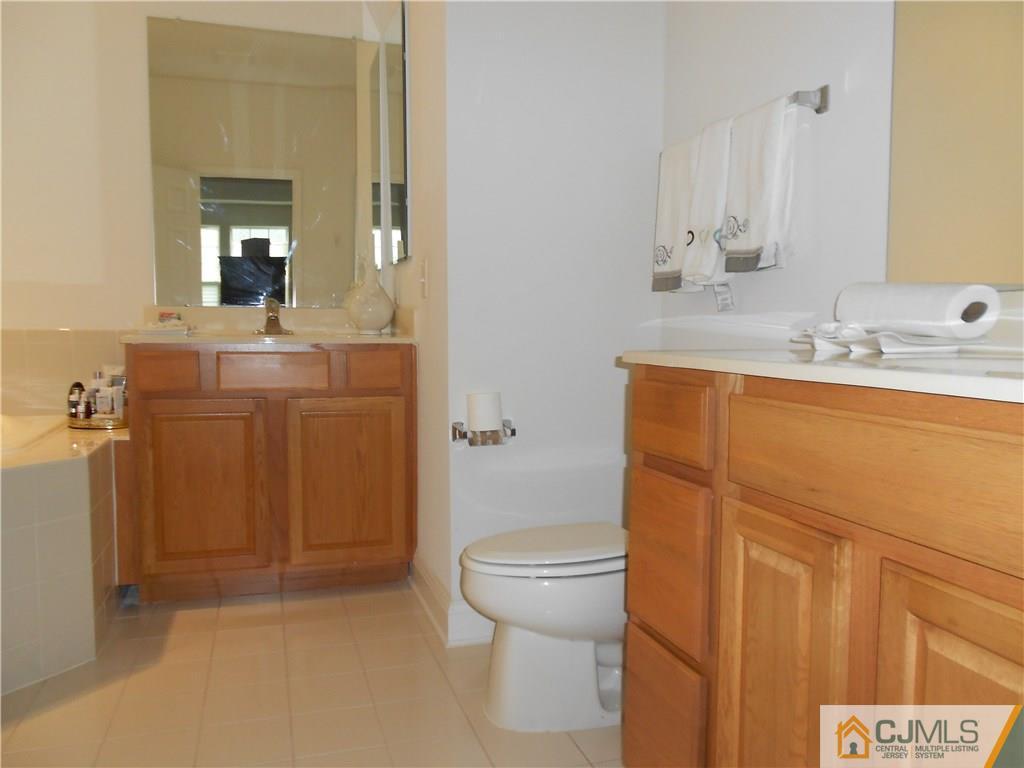 35 Pebble Creek Road Dayton, NJ 08810 - Photo 6 of 12 Gallery Image 6
