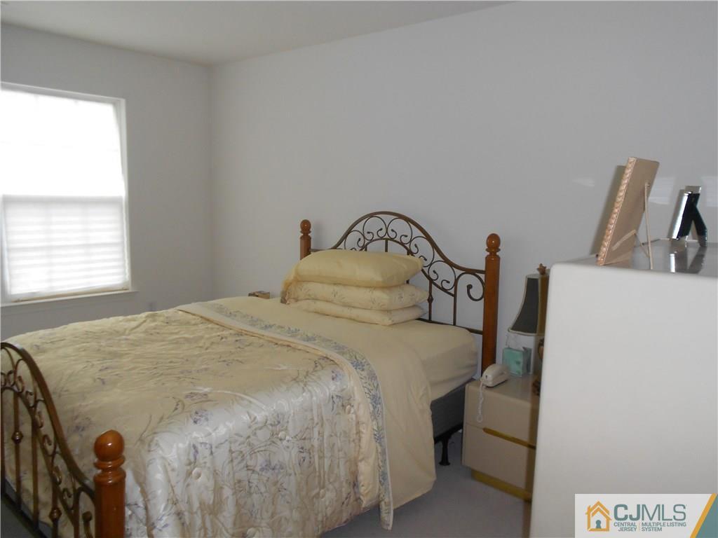 35 Pebble Creek Road Dayton, NJ 08810 - Photo 9 of 12 Gallery Image 9