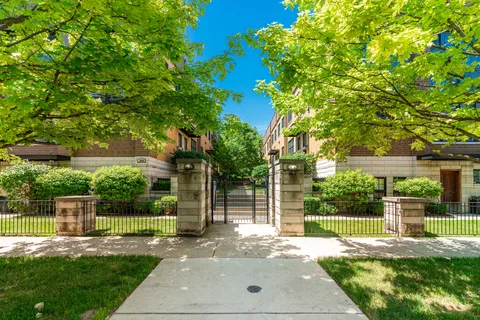 $1,000,000 | 2060 North Stave Street, Unit 3, Chicago, IL 60647