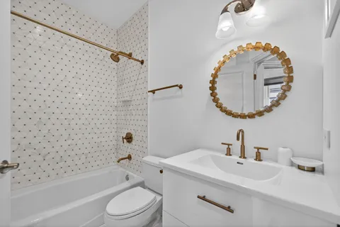 $1,000,000 | 2060 North Stave Street, Unit 3, Chicago, IL 60647