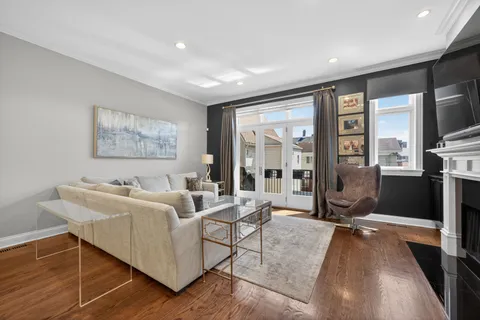 $1,000,000 | 2060 North Stave Street, Unit 3, Chicago, IL 60647