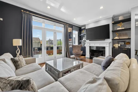 $1,000,000 | 2060 North Stave Street, Unit 3, Chicago, IL 60647