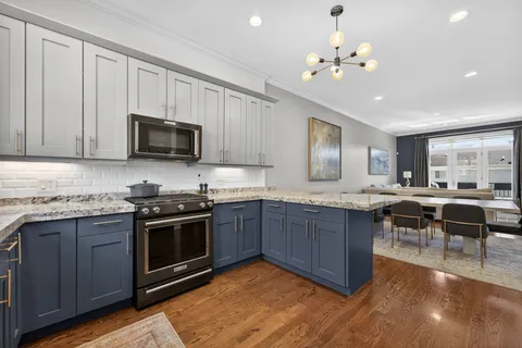 $1,000,000 | 2060 North Stave Street, Unit 3, Chicago, IL 60647