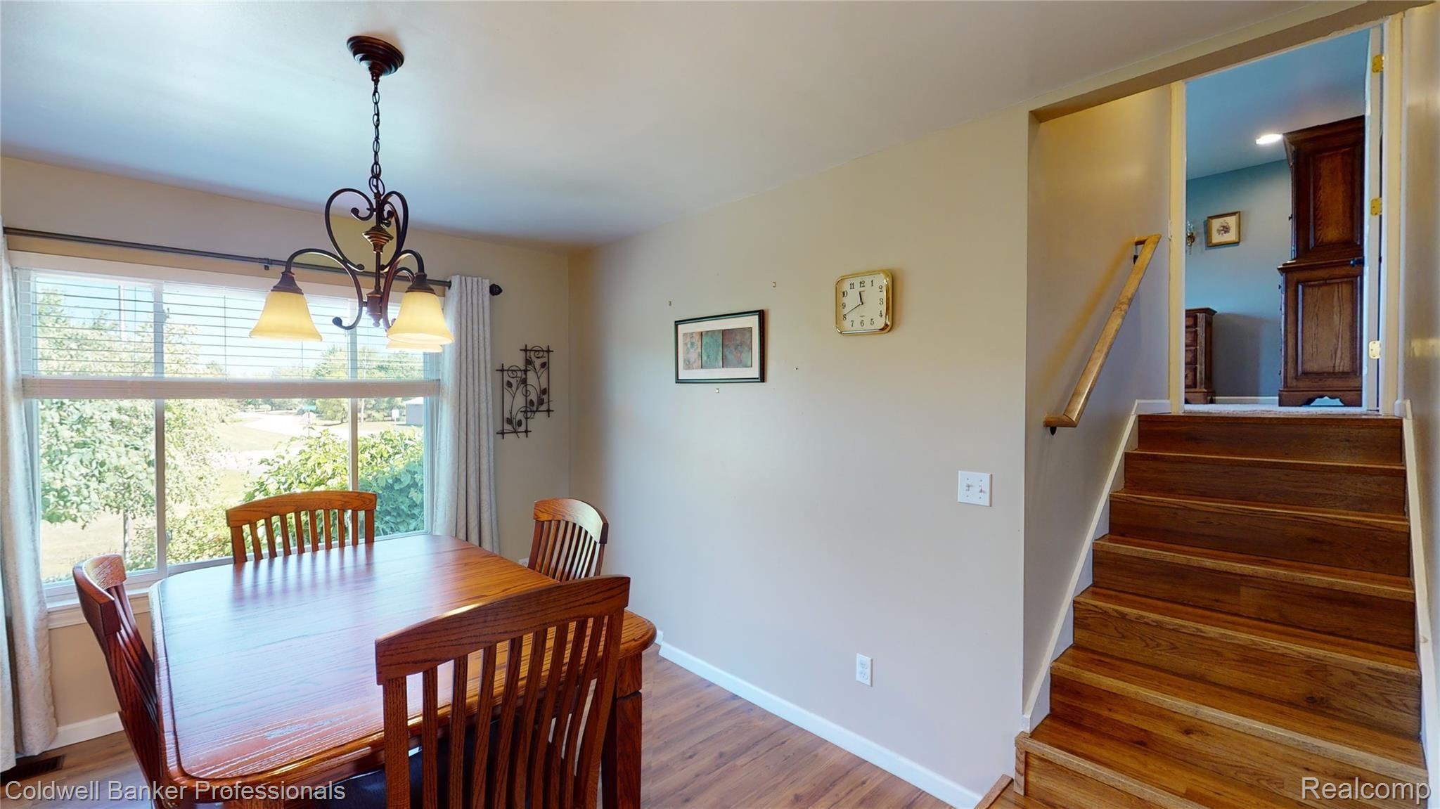 2674 East Burnside Road North Branch, MI 48461 - Photo 29 of 57 Dining towards master ensuite.jpg
