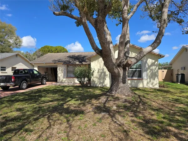 a view of a house with a yard