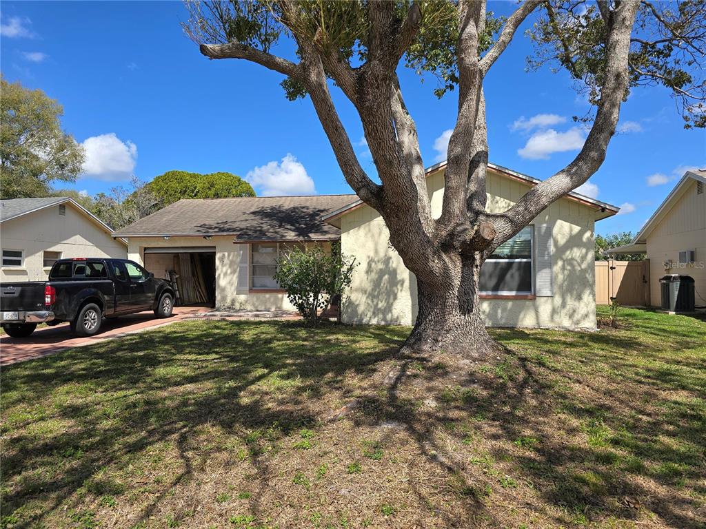 a view of a house with a yard