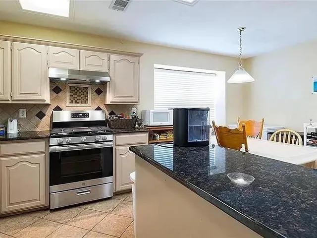 $2,800 | 4041 Eisenhower Street, Carrollton, TX 75007