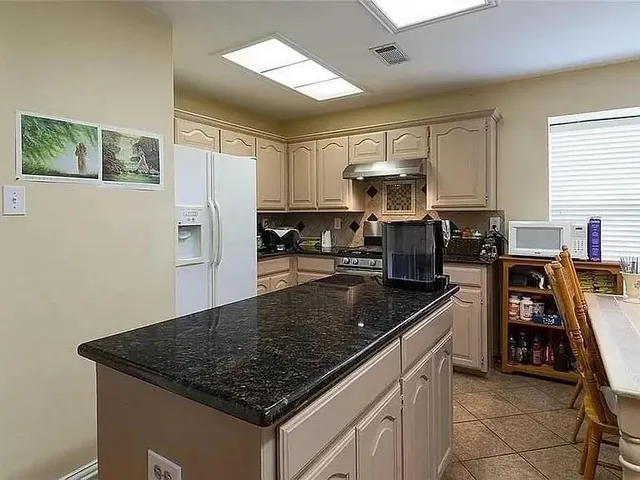 $2,800 | 4041 Eisenhower Street, Carrollton, TX 75007