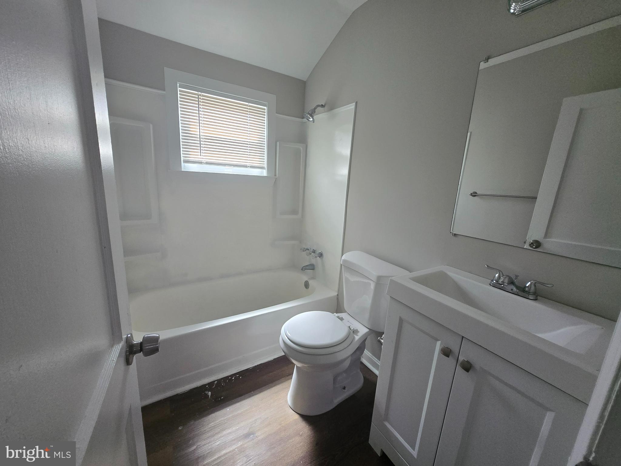 803 North Marlyn Avenue Baltimore, MD 21221 - Photo 10 of 22 a bathroom with a sink toilet and a tub