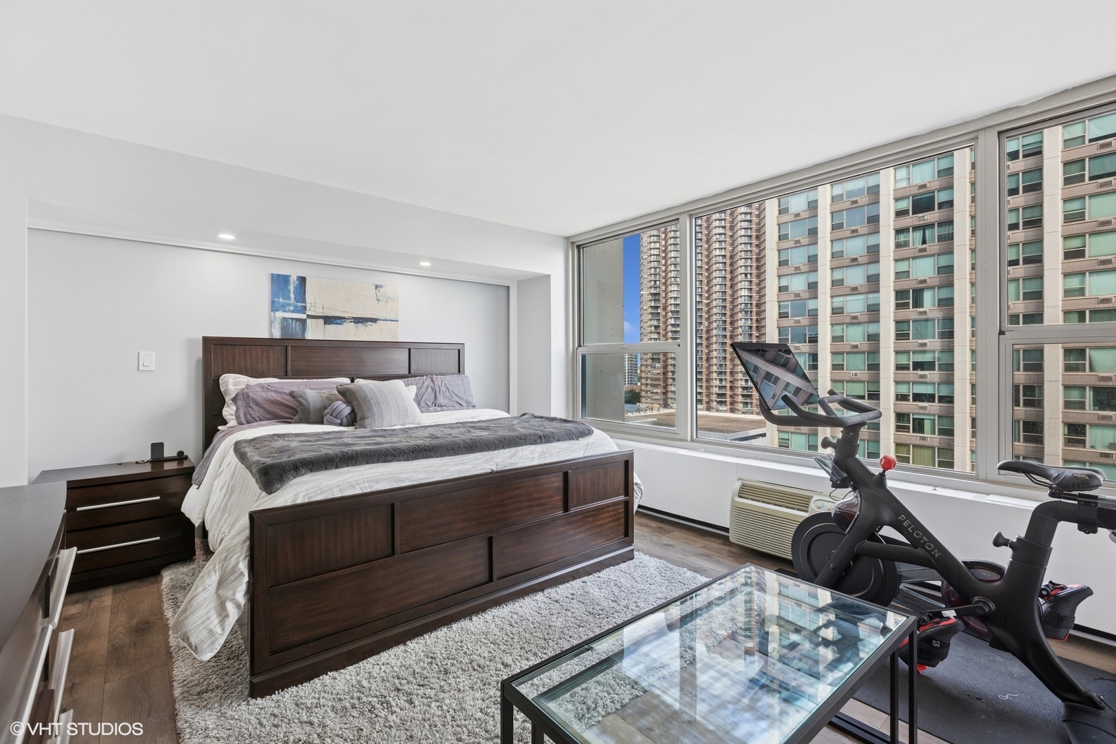 3600 North Lake Shore Drive, Unit 1108 Chicago, IL 60613 - Photo 9 of 12 a bed room with a bed and windows