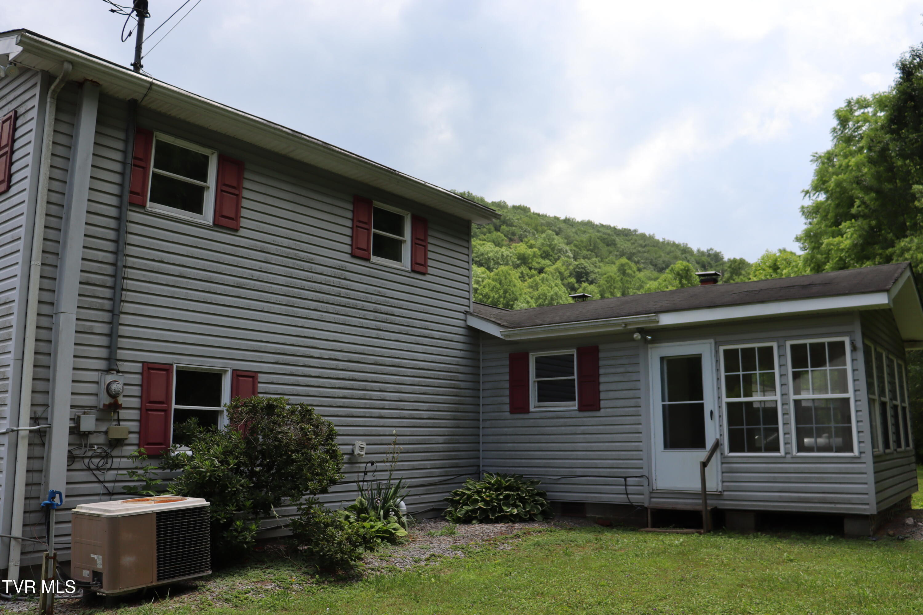 5317 Chevrolet Road Norton, VA 24273 - Photo 5 of 59 IMG_8199