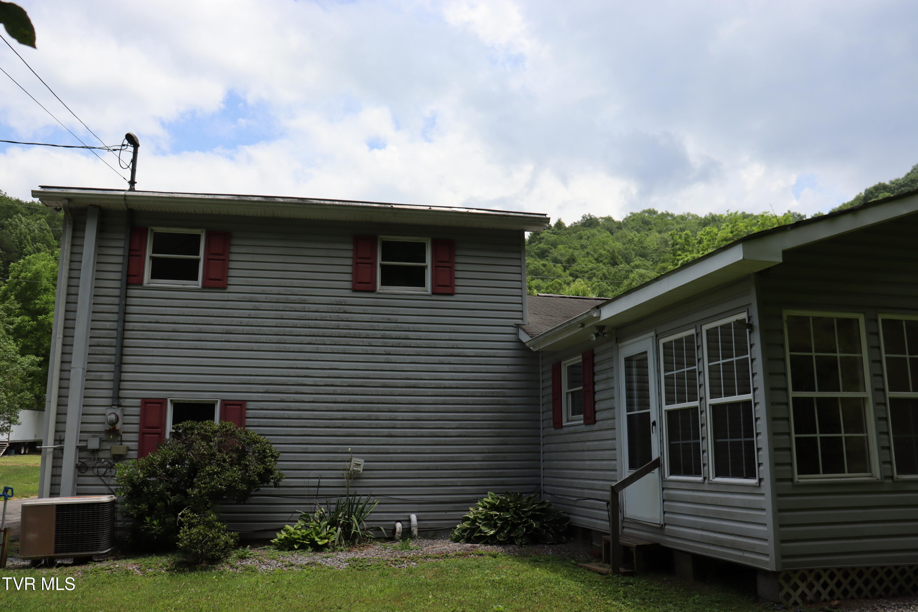 5317 Chevrolet Road Norton, VA 24273 - Photo 6 of 59 IMG_8198