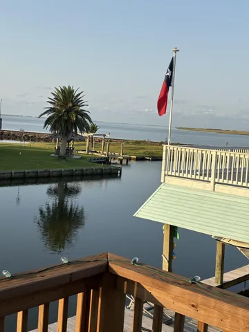 $474,900 | 1255 Sailfish Street, Bayou Vista, TX 77563