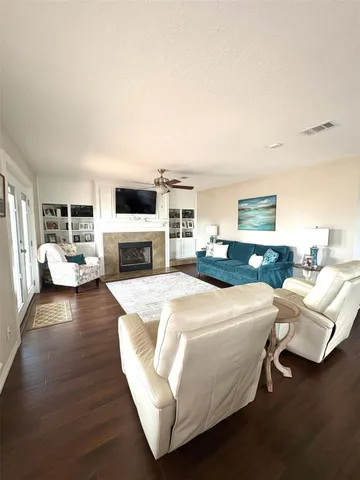 $474,900 | 1255 Sailfish Street, Bayou Vista, TX 77563