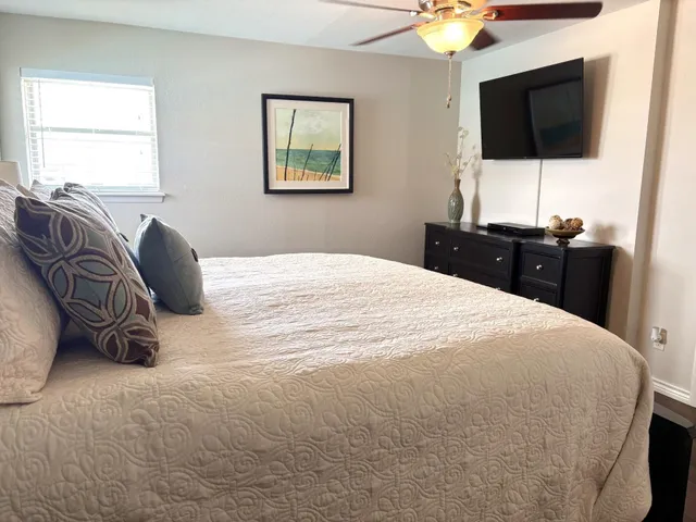 $474,900 | 1255 Sailfish Street, Bayou Vista, TX 77563