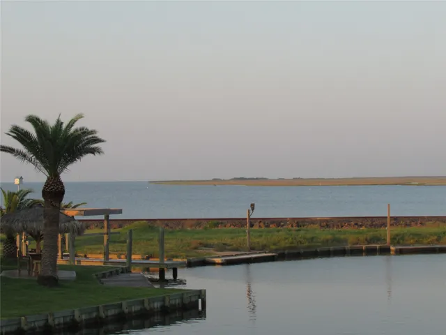 $474,900 | 1255 Sailfish Street, Bayou Vista, TX 77563