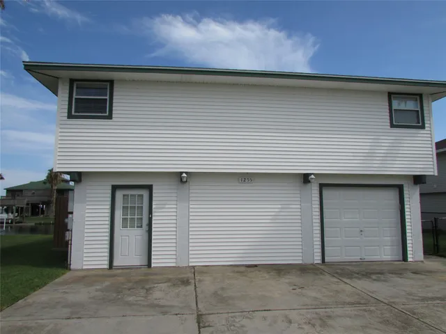 $474,900 | 1255 Sailfish Street, Bayou Vista, TX 77563