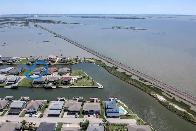 $474,900 | 1255 Sailfish Street, Bayou Vista, TX 77563