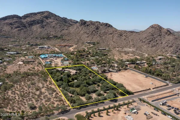 $22,500,000 | 5747 East Mockingbird Lane, Paradise Valley, AZ 85253