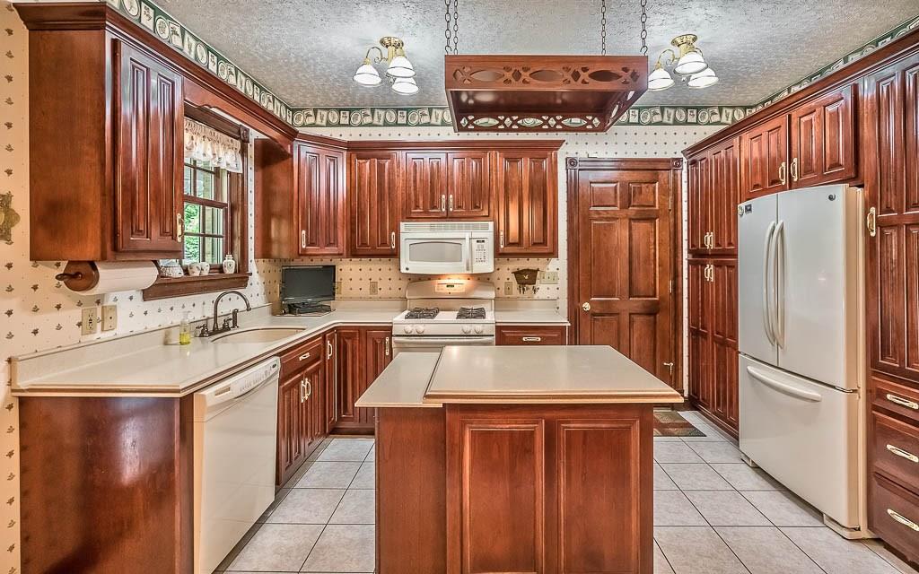 707 Fallecker Road Butler, PA 16002 - Photo 12 of 25