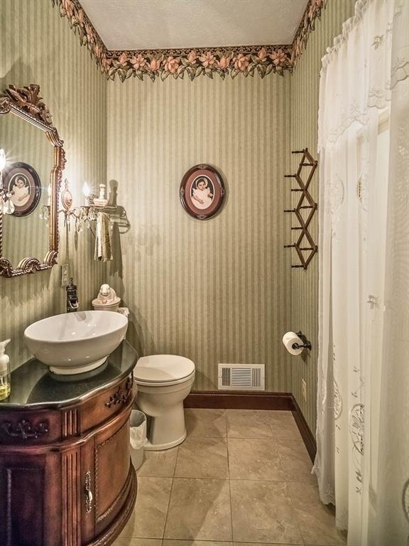 707 Fallecker Road Butler, PA 16002 - Photo 14 of 25